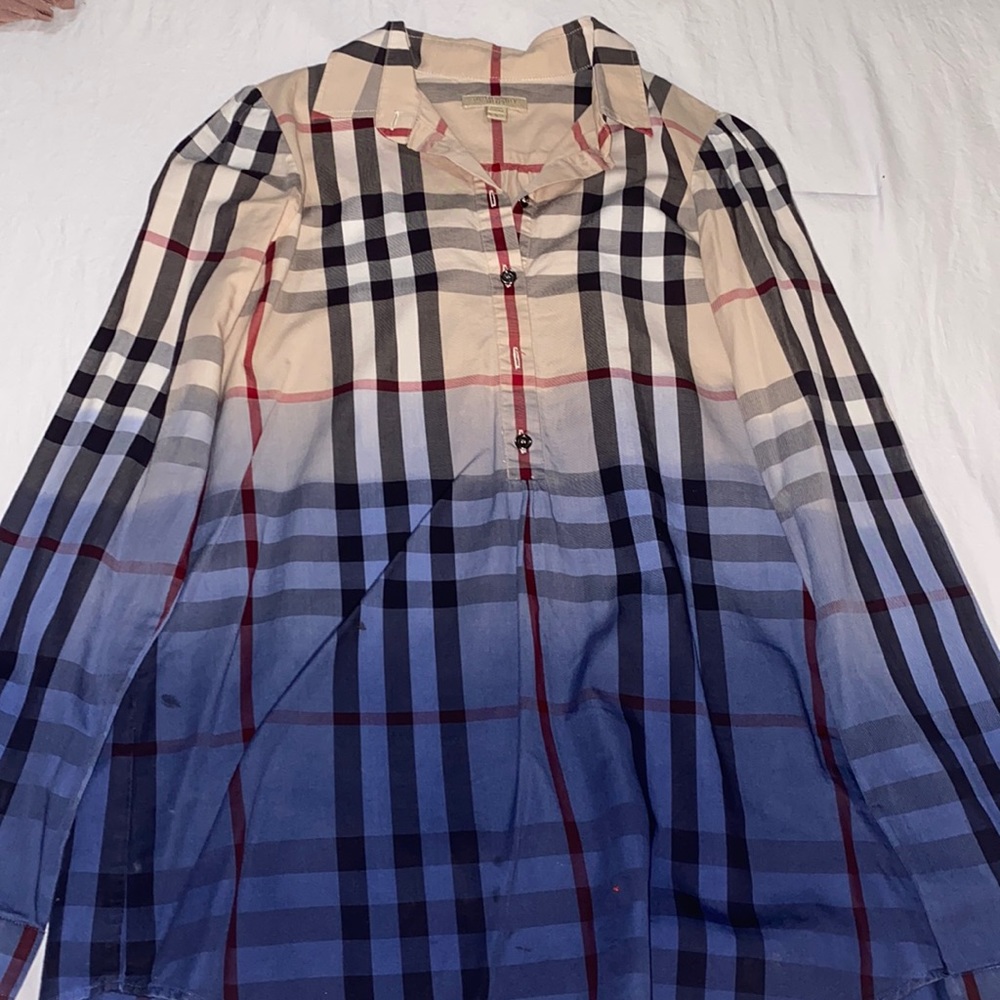 Women’s Burberry shirt in great condition